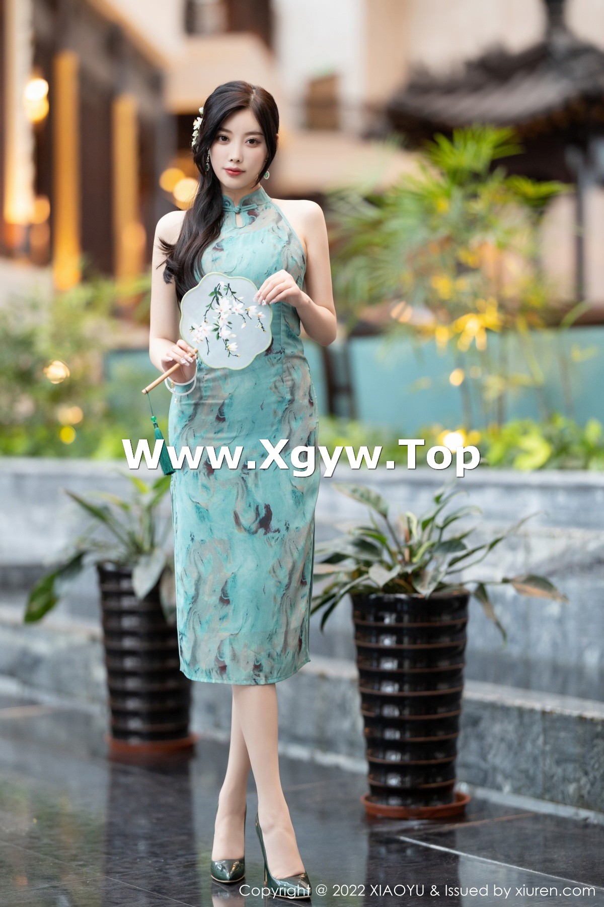 xgyw.top_[XiaoYu画语界]Vol.882_女神杨晨晨Yome户外蓝暗色旗袍配超薄肉丝秀完美身材诱惑写真92P