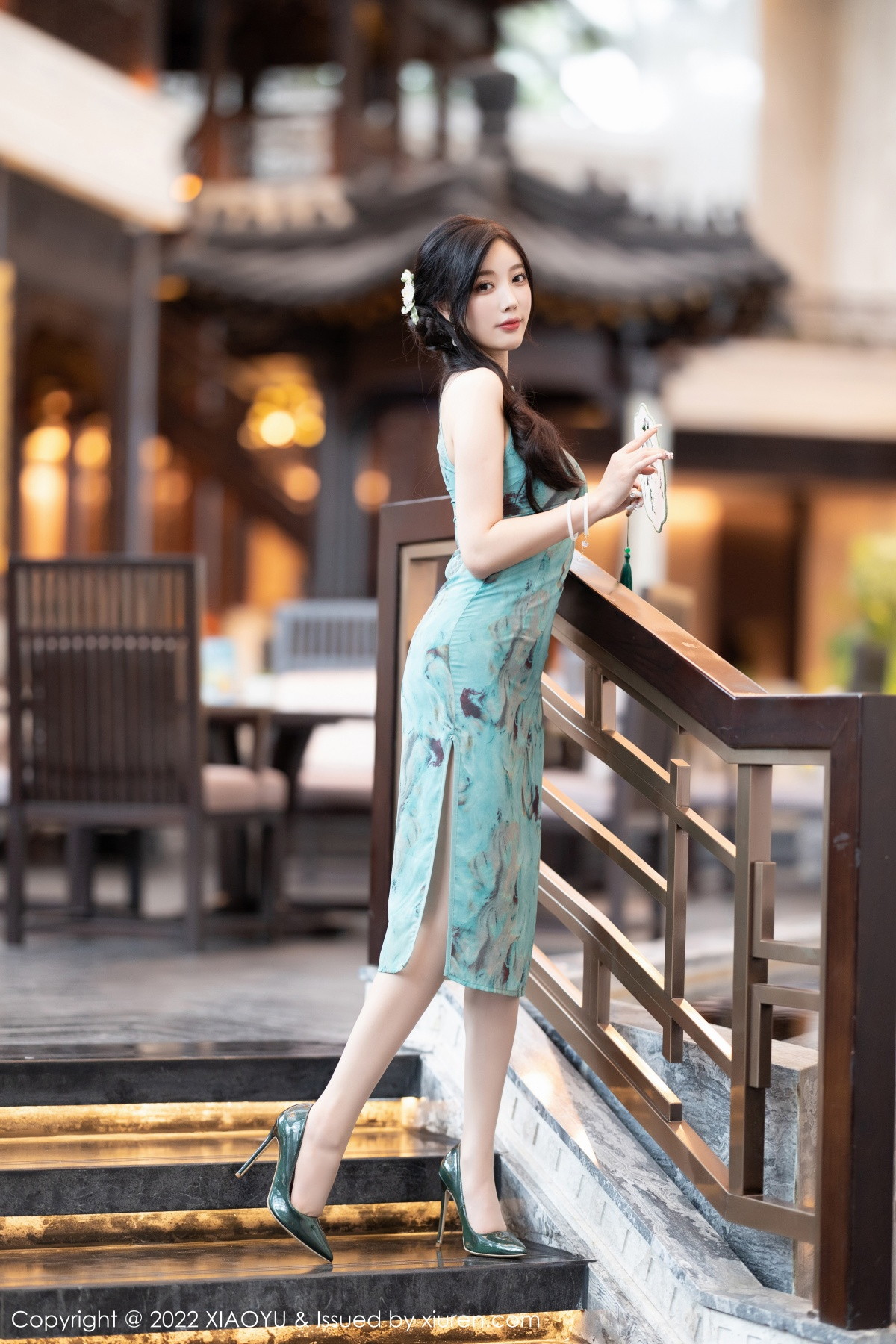 xgyw.top_[XiaoYu画语界]Vol.882_女神杨晨晨Yome户外蓝暗色旗袍配超薄肉丝秀完美身材诱惑写真92P