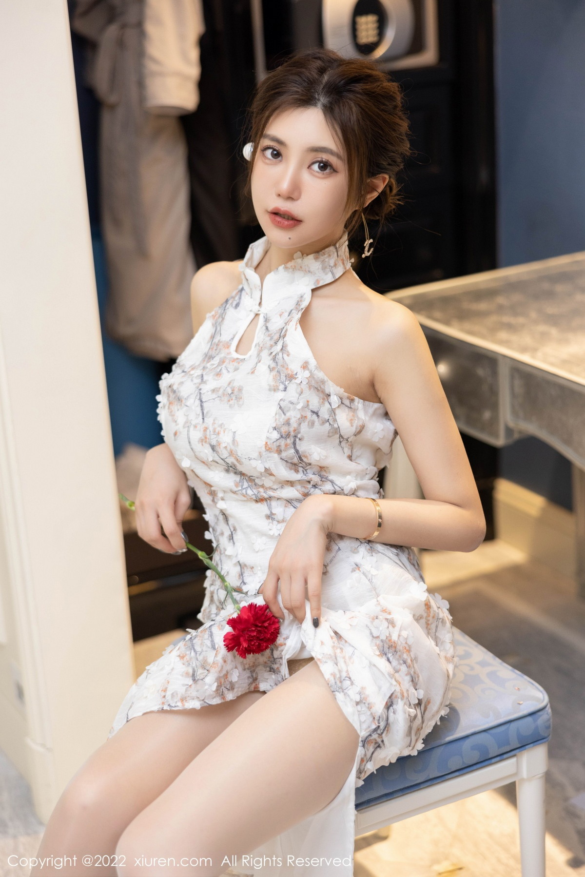 xgyw.top_[XiuRen秀人网]No.5713_女神绮里嘉ula心愿旅拍性感图案旗袍配开档白丝撩人诱惑写真97P
