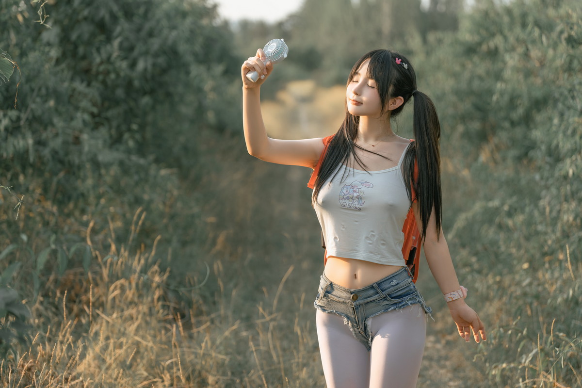 xgyw.top_网络美女桜井宁宁小红包主题户外真空短上衣配牛仔短裤半脱秀惹火身材诱惑写真71P