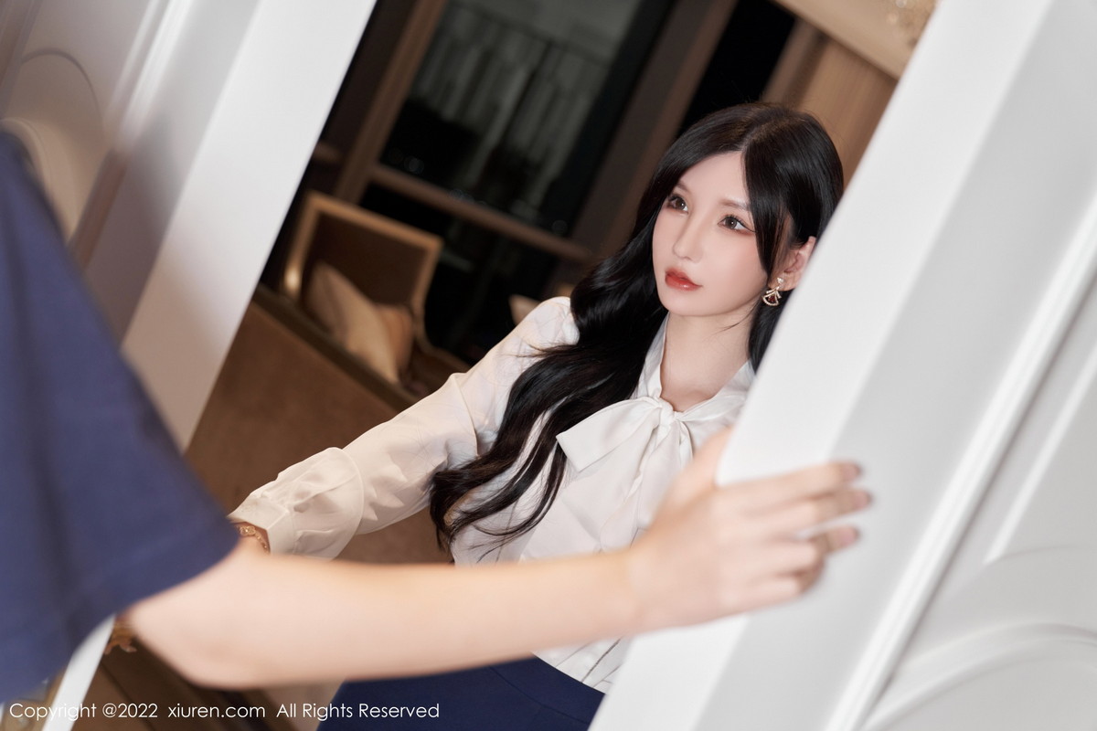 xgyw.top_[XiuRen秀人网]No.5716_女神周于希Sally白色上衣配蓝短裙半脱露橙色蕾丝内衣诱惑写真85P
