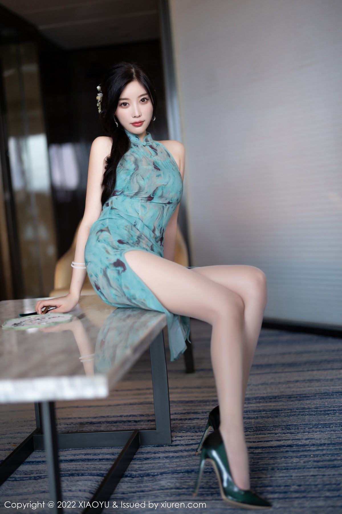 xgyw.top_[XiaoYu画语界]Vol.882_女神杨晨晨Yome户外蓝暗色旗袍配超薄肉丝秀完美身材诱惑写真92P