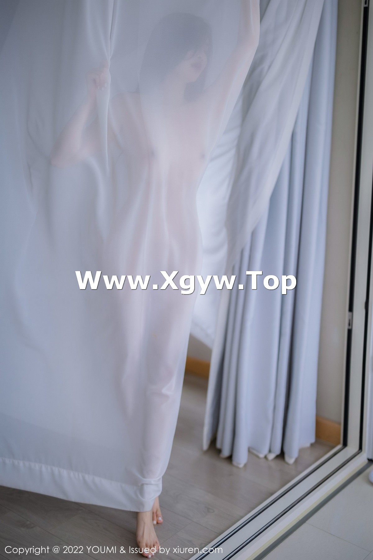 xgyw.top_[YouMi尤蜜荟]Vol.853_女神奶瓶土肥圆大理旅拍白色露肩连衣长裙秀翘臀美腿诱惑写真102P