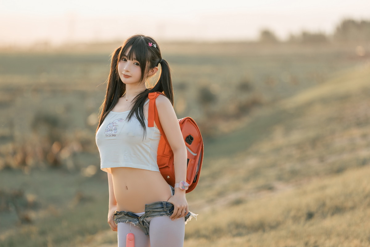 xgyw.top_网络美女桜井宁宁小红包主题户外真空短上衣配牛仔短裤半脱秀惹火身材诱惑写真71P