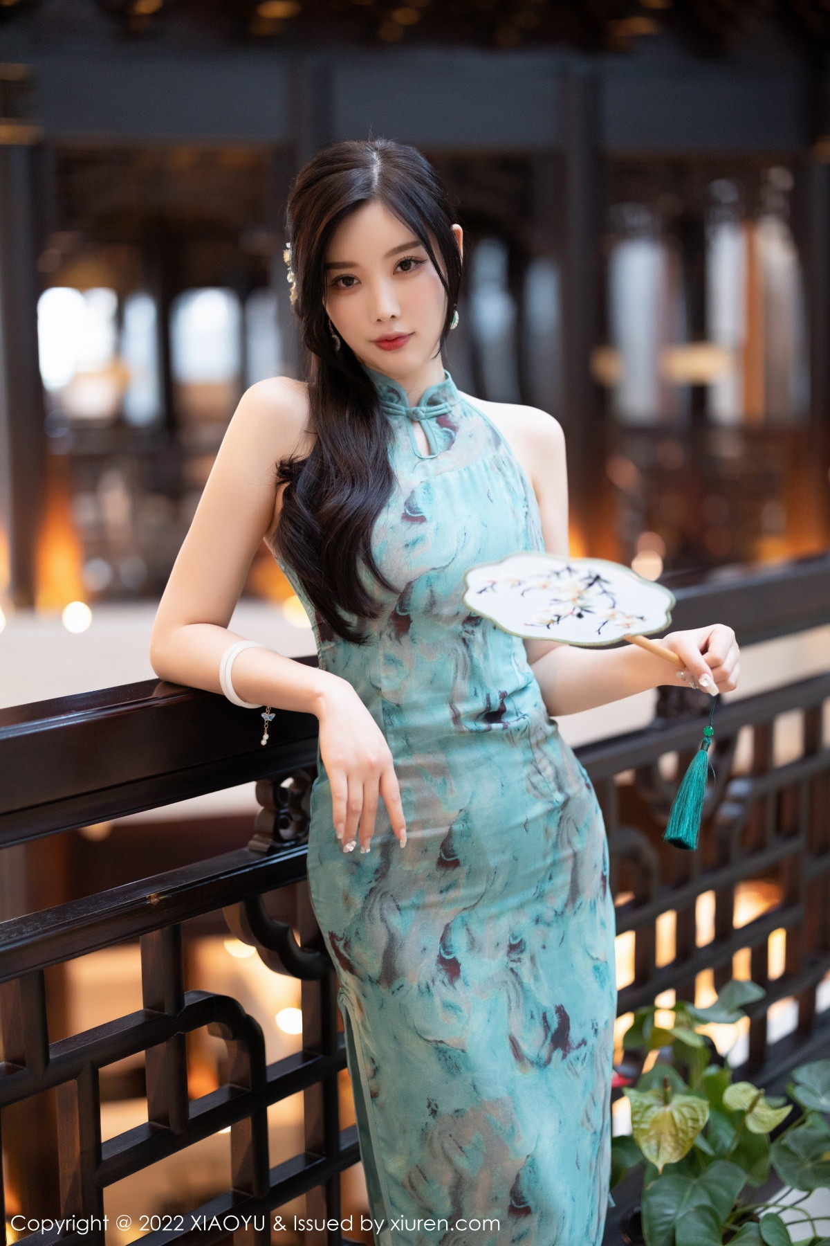 xgyw.top_[XiaoYu画语界]Vol.882_女神杨晨晨Yome户外蓝暗色旗袍配超薄肉丝秀完美身材诱惑写真92P