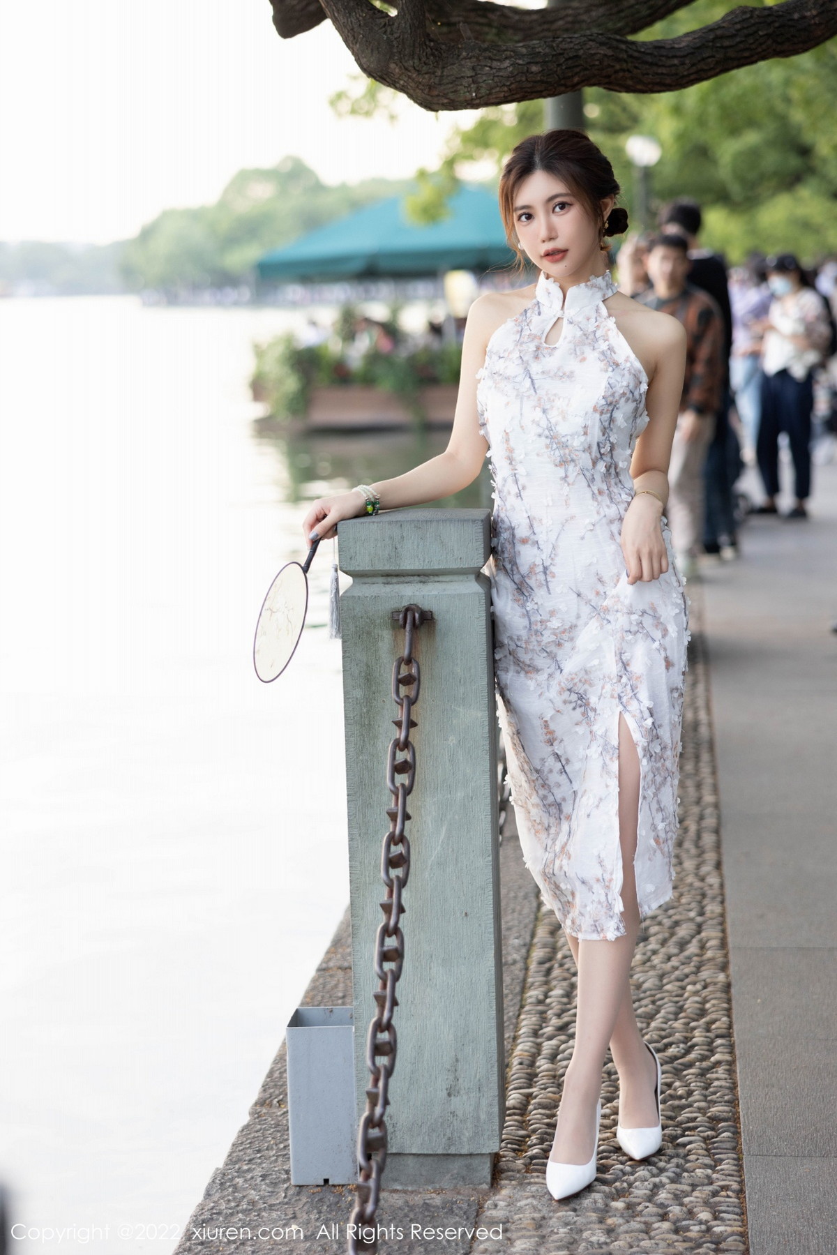 xgyw.top_[XiuRen秀人网]No.5713_女神绮里嘉ula心愿旅拍性感图案旗袍配开档白丝撩人诱惑写真97P