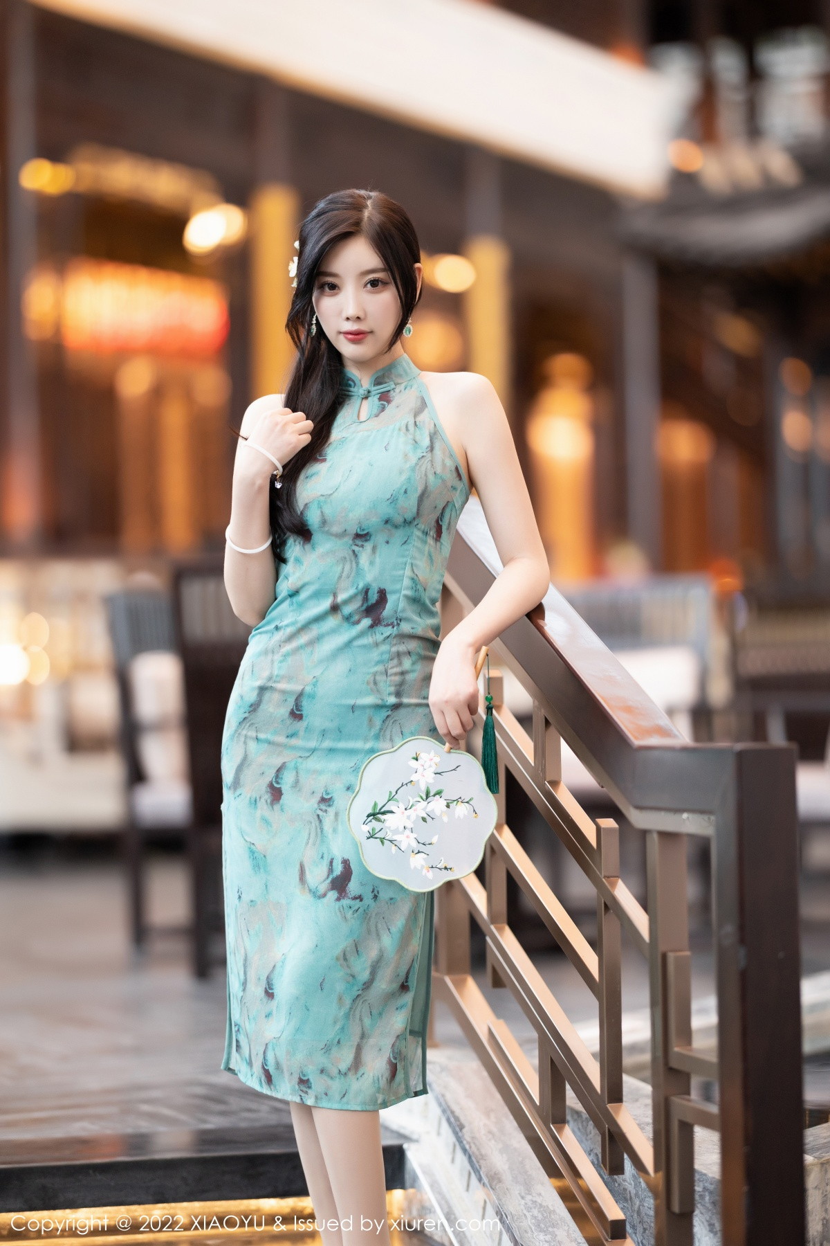 xgyw.top_[XiaoYu画语界]Vol.882_女神杨晨晨Yome户外蓝暗色旗袍配超薄肉丝秀完美身材诱惑写真92P
