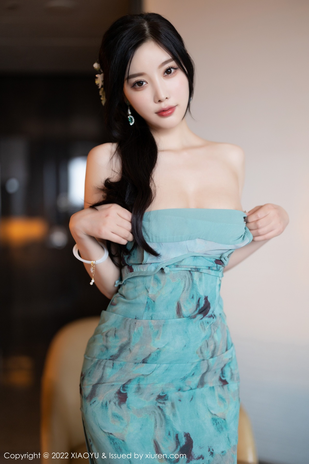 xgyw.top_[XiaoYu画语界]Vol.882_女神杨晨晨Yome户外蓝暗色旗袍配超薄肉丝秀完美身材诱惑写真92P