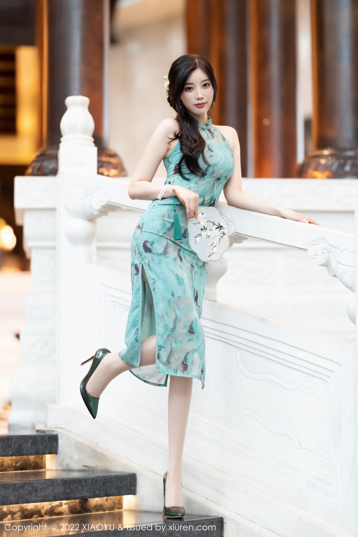 xgyw.top_[XiaoYu画语界]Vol.882_女神杨晨晨Yome户外蓝暗色旗袍配超薄肉丝秀完美身材诱惑写真92P