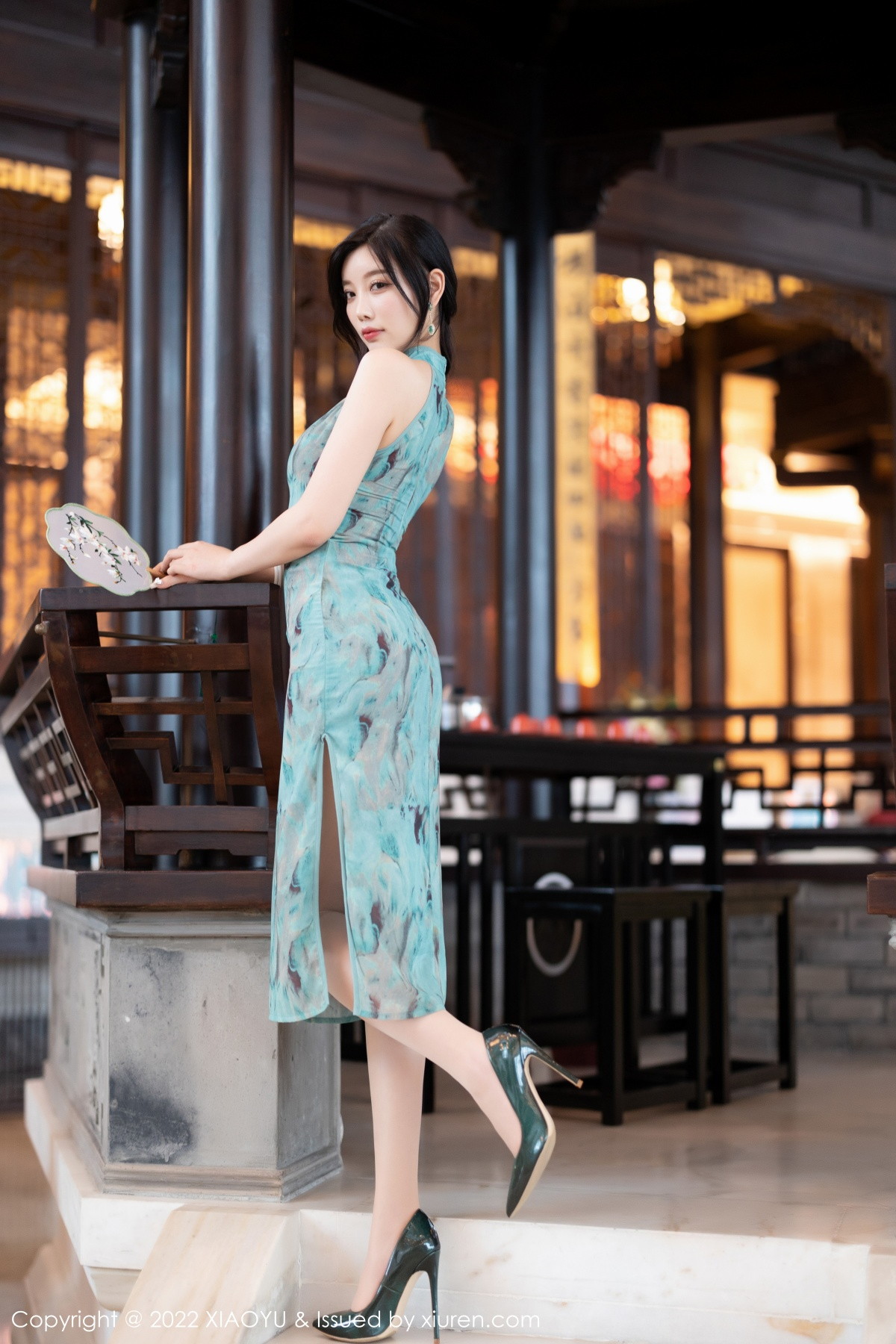 xgyw.top_[XiaoYu画语界]Vol.882_女神杨晨晨Yome户外蓝暗色旗袍配超薄肉丝秀完美身材诱惑写真92P