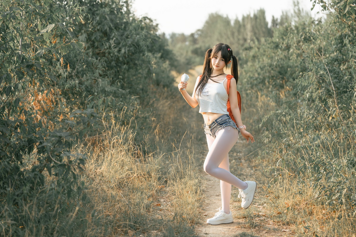 xgyw.top_网络美女桜井宁宁小红包主题户外真空短上衣配牛仔短裤半脱秀惹火身材诱惑写真71P