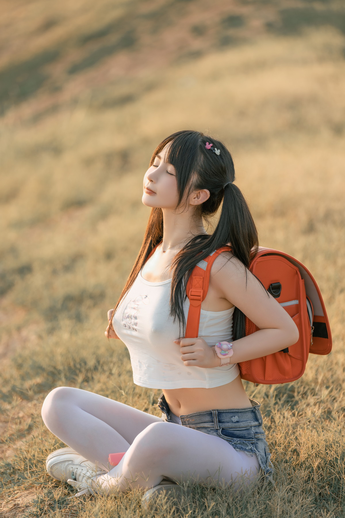 xgyw.top_网络美女桜井宁宁小红包主题户外真空短上衣配牛仔短裤半脱秀惹火身材诱惑写真71P