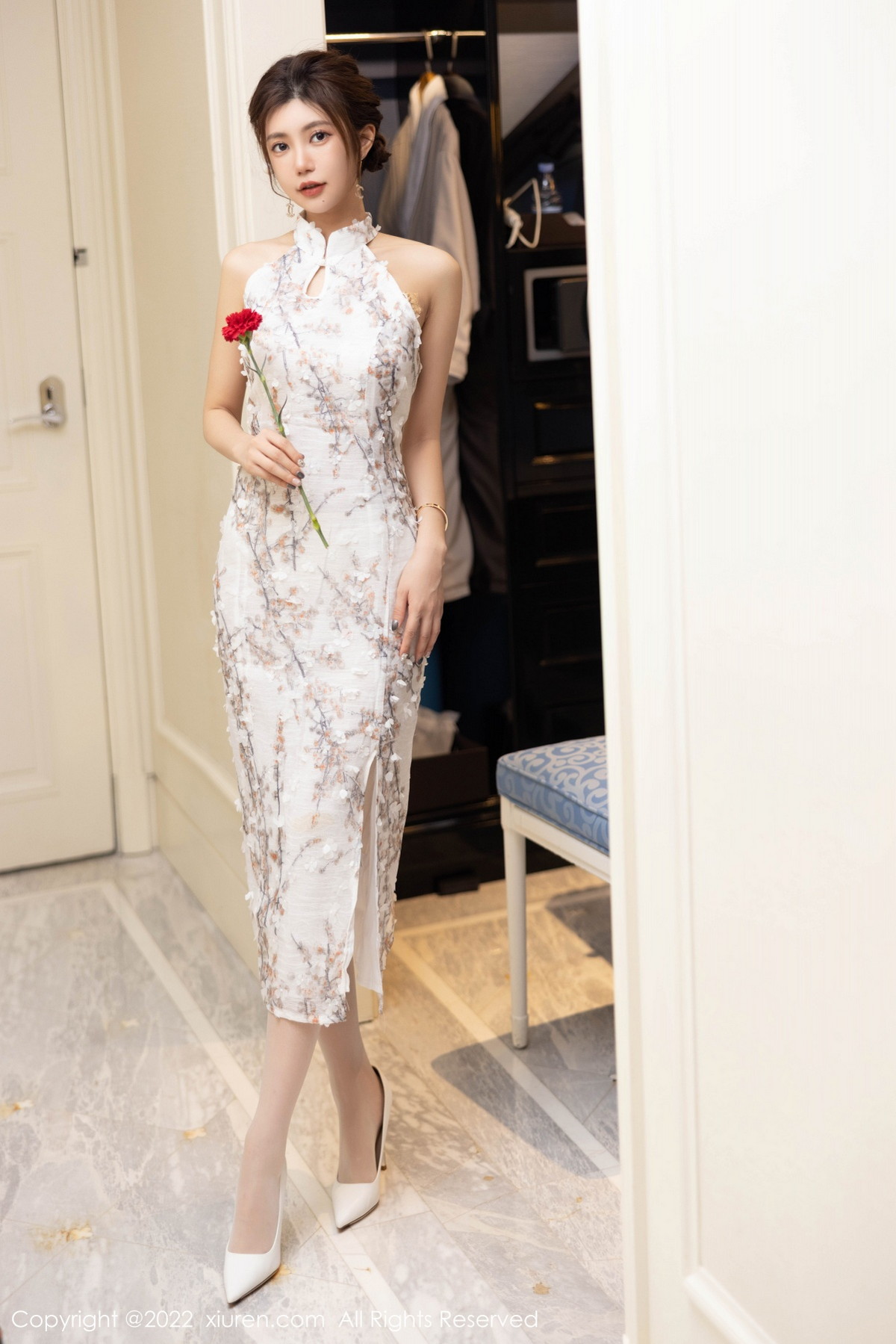 xgyw.top_[XiuRen秀人网]No.5713_女神绮里嘉ula心愿旅拍性感图案旗袍配开档白丝撩人诱惑写真97P