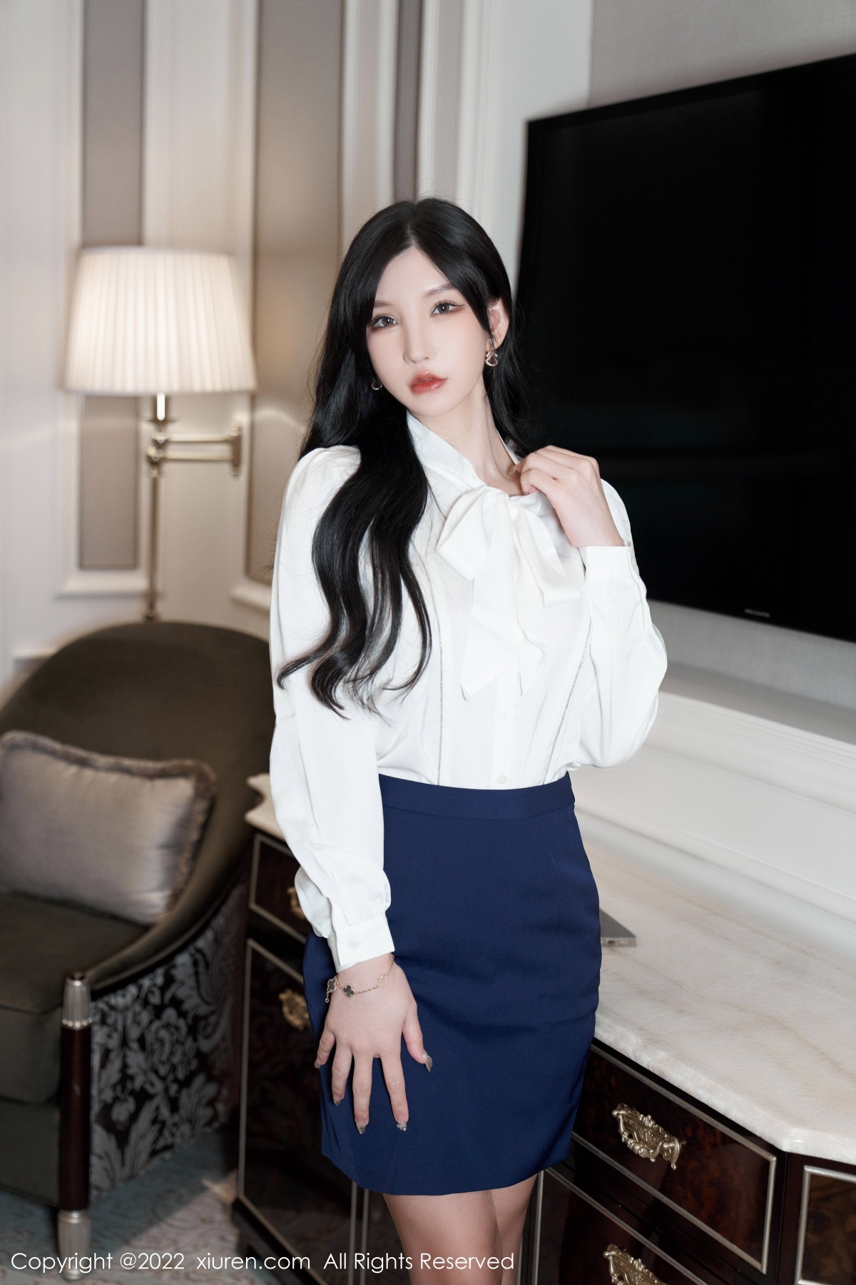 xgyw.top_[XiuRen秀人网]No.5716_女神周于希Sally白色上衣配蓝短裙半脱露橙色蕾丝内衣诱惑写真85P