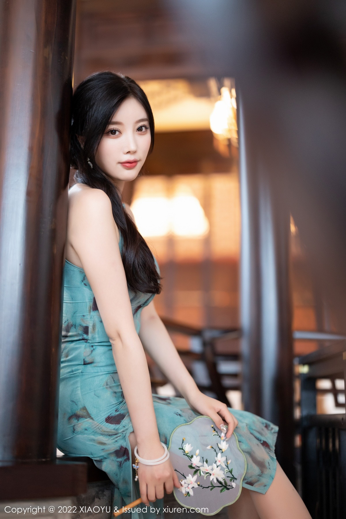 xgyw.top_[XiaoYu画语界]Vol.882_女神杨晨晨Yome户外蓝暗色旗袍配超薄肉丝秀完美身材诱惑写真92P
