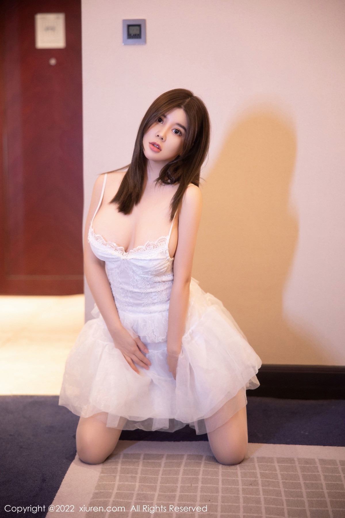 xgyw.top_XiuRen第5719_模特周jojobaby白色蕾丝公主裙配白色丝袜秀完美身材诱惑写真83P