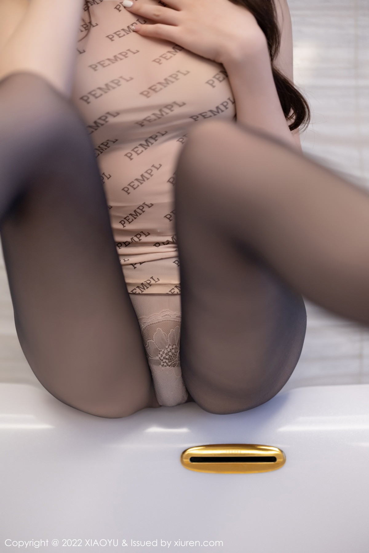 xgyw.top_[XiaoYu画语界]Vol.883_女神徐莉芝Booty杭州旅拍性感浅色收身衣露淡粉色内衣诱惑写真91P