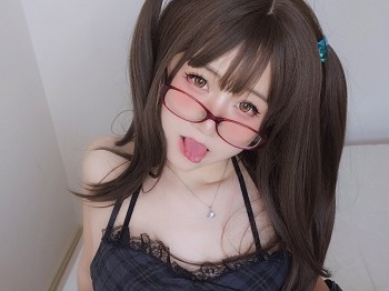 网络青春美女软妹摇摇乐黑色短裙主题性感吊带短裙配黑色丝袜袜秀蜜桃臀美腿骚扰写真99P