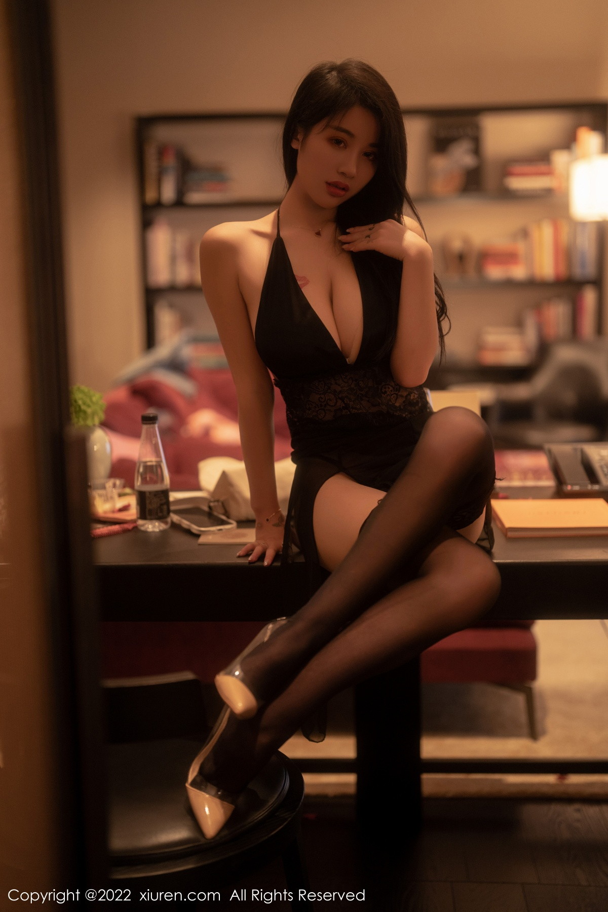 xgyw.top_[XiuRen秀人网]No.5722_模特美七Mia西双版纳旅拍黑色网纱连衣裙配黑丝袜丰满诱惑写真68P