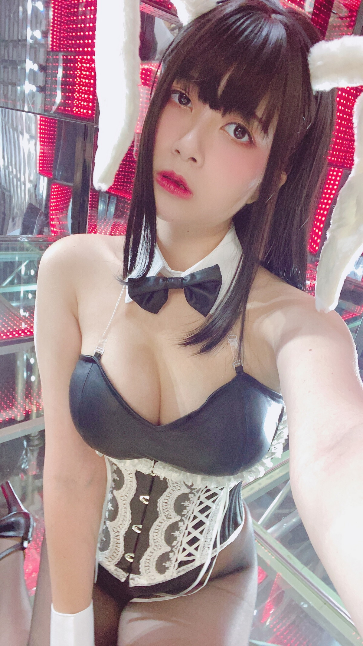 xgyw.top_网络美女Hieey Heika嗨儿September主题性感黑色吊带配超薄黑丝撩人诱惑写真47P