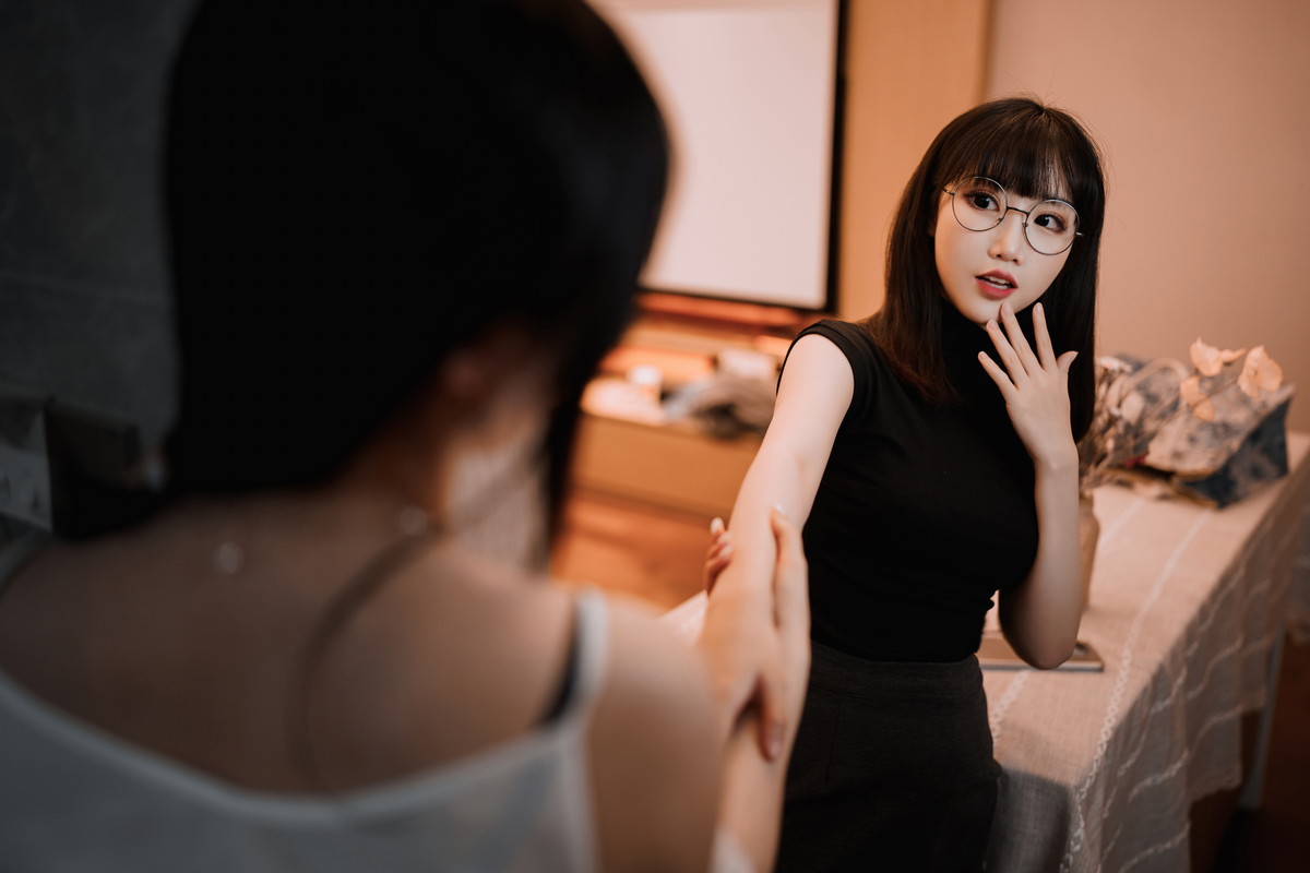 xgyw.top_网络美女凉凉子&面饼仙儿OL百合主题私房性感姐妹花床上黑色内衣撩人诱惑写真51P