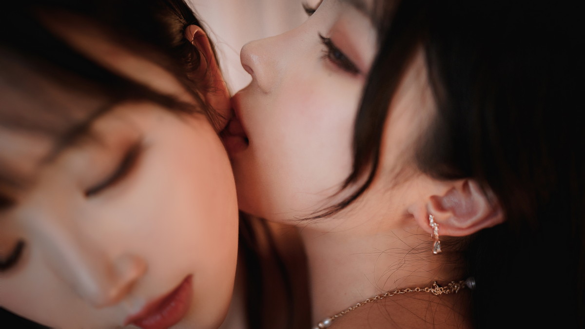 xgyw.top_网络美女凉凉子&面饼仙儿OL百合主题私房性感姐妹花床上黑色内衣撩人诱惑写真51P