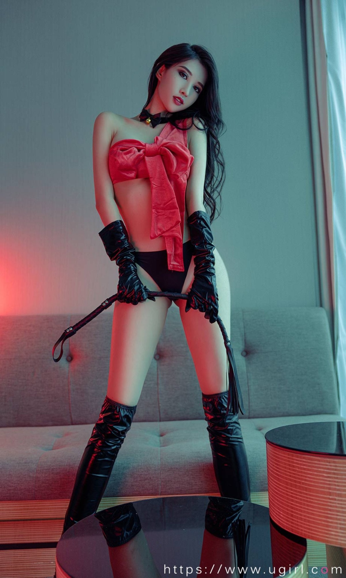 xgyw.top_[Ugirls爱尤物]No.2437_模特葛征Model私房性感红色抹胸服饰配黑色内裤迷人诱惑写真35P