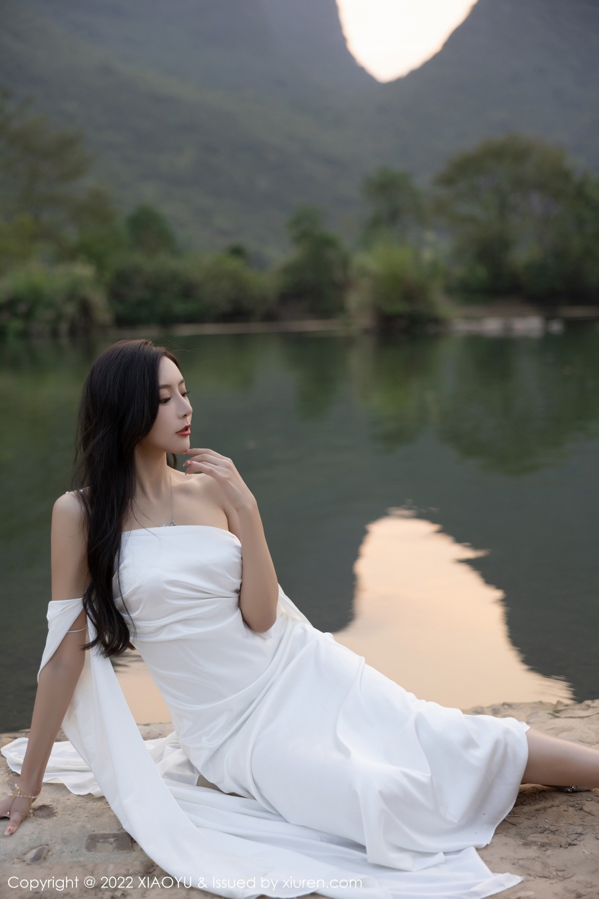 xgyw.top_[XiaoYu画语界]Vol.884_女神王馨瑶yanni杭州旅拍户外白色蕾丝内衣配白色丝袜诱惑写真87P