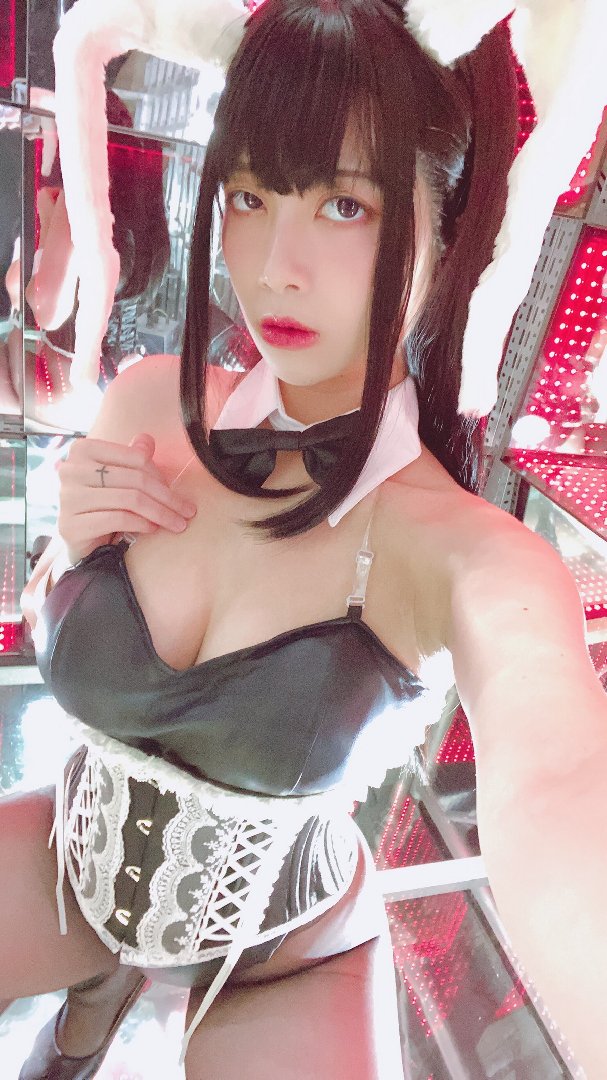 xgyw.top_网络美女Hieey Heika嗨儿September主题性感黑色吊带配超薄黑丝撩人诱惑写真47P