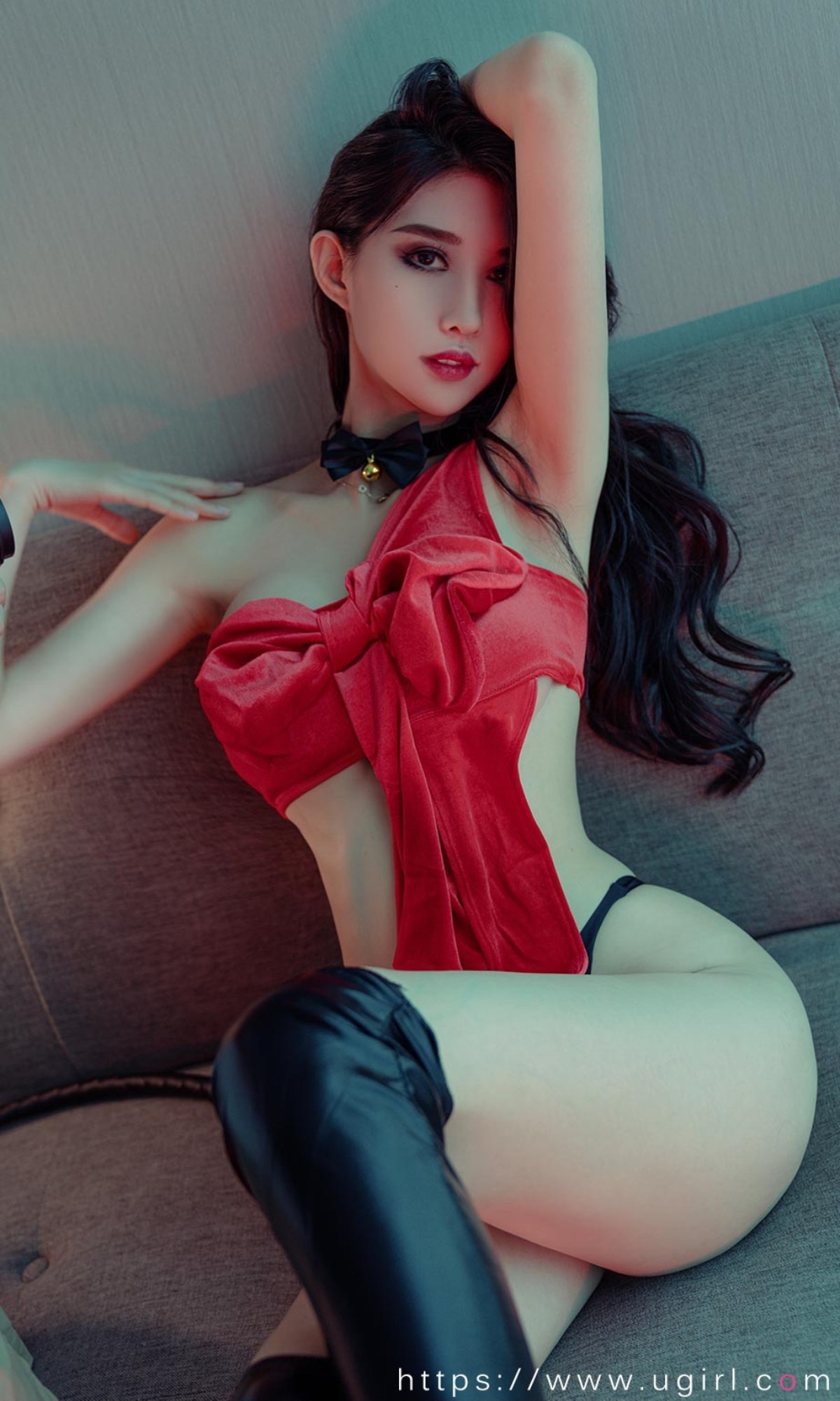 xgyw.top_[Ugirls爱尤物]No.2437_模特葛征Model私房性感红色抹胸服饰配黑色内裤迷人诱惑写真35P