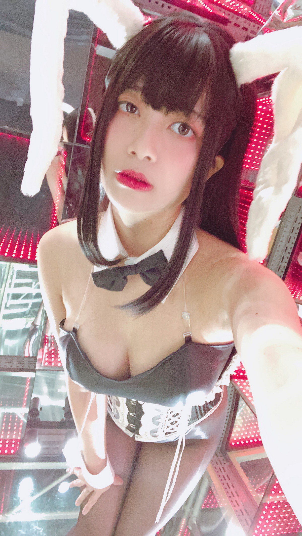 xgyw.top_网络美女Hieey Heika嗨儿September主题性感黑色吊带配超薄黑丝撩人诱惑写真47P