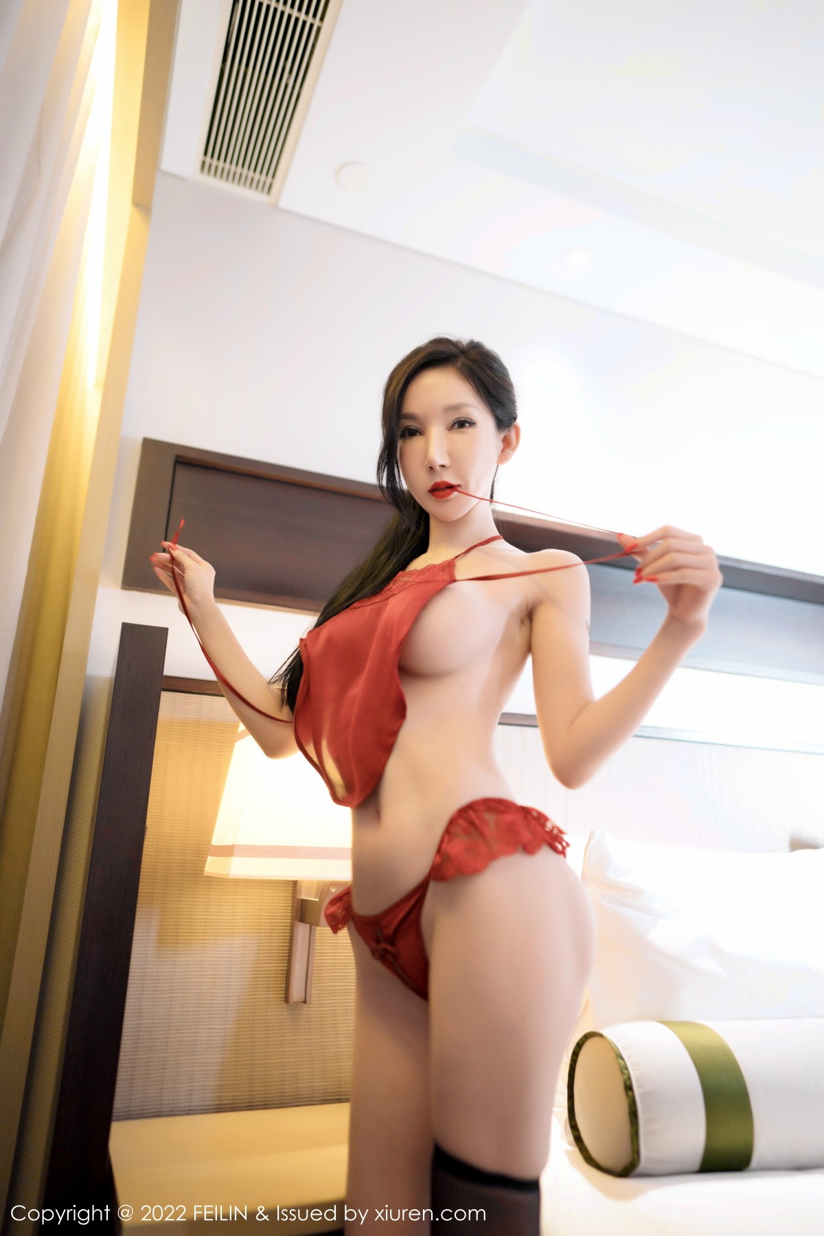 xgyw.top_[FeiLin嗲囡囡]VOL.346_模特陈怡曼性感红色布兜配黑丝袜秀高挑曼妙身材迷人诱惑写真77P