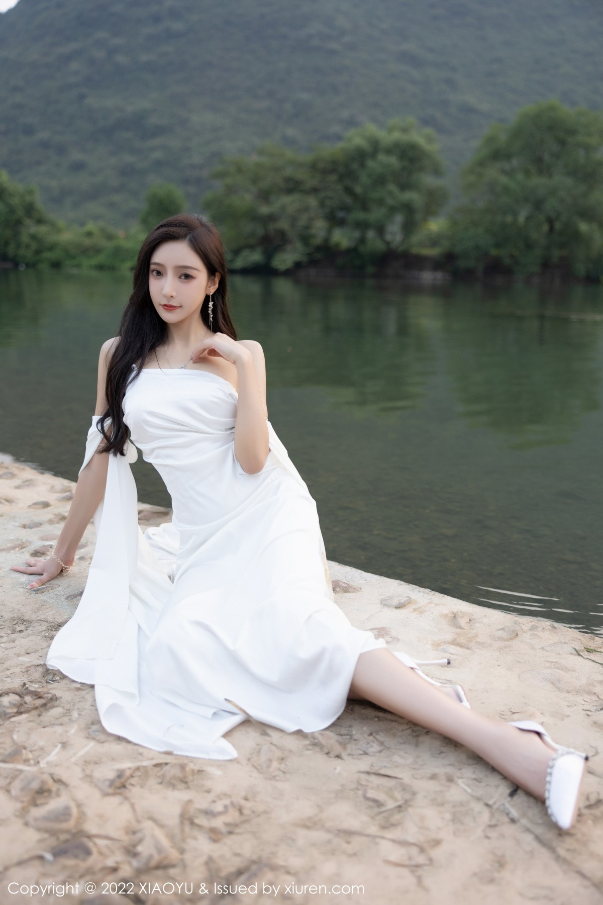 xgyw.top_[XiaoYu画语界]Vol.884_女神王馨瑶yanni杭州旅拍户外白色蕾丝内衣配白色丝袜诱惑写真87P