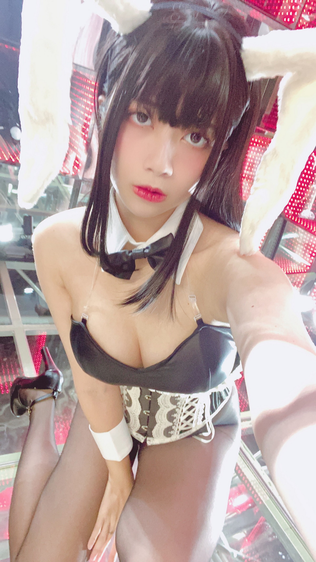 xgyw.top_网络美女Hieey Heika嗨儿September主题性感黑色吊带配超薄黑丝撩人诱惑写真47P