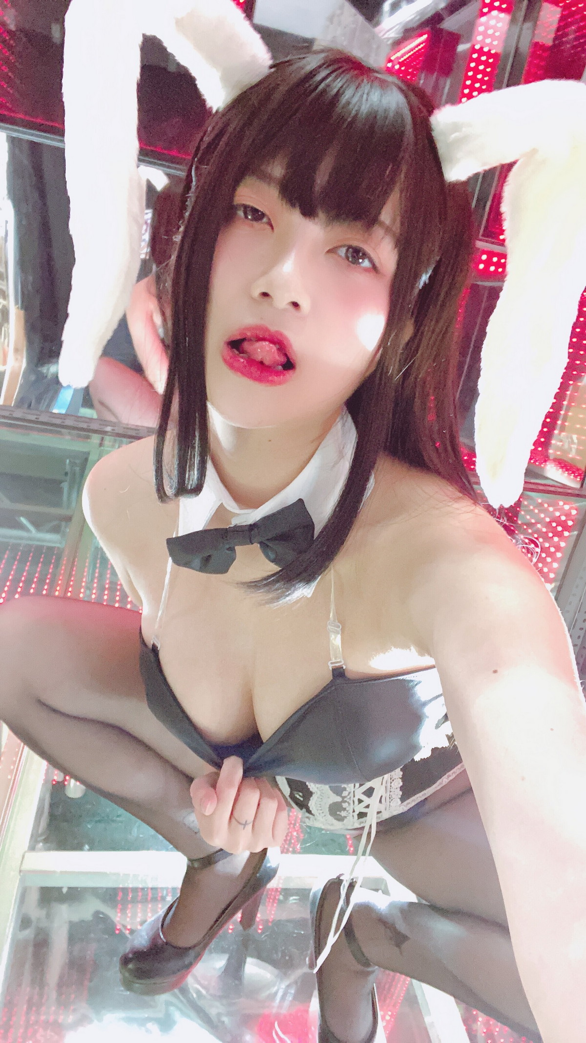 xgyw.top_网络美女Hieey Heika嗨儿September主题性感黑色吊带配超薄黑丝撩人诱惑写真47P