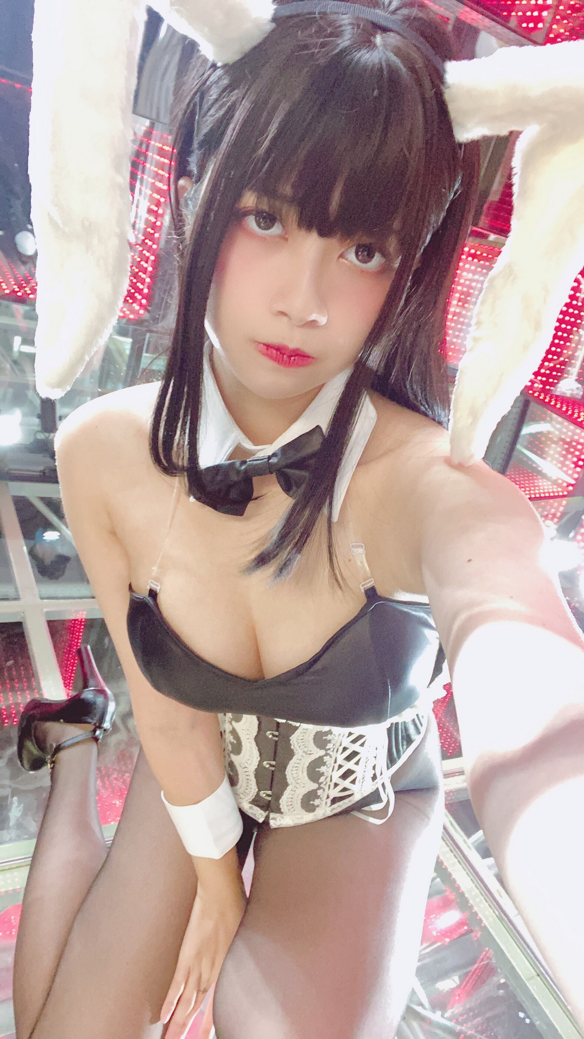 xgyw.top_网络美女Hieey Heika嗨儿September主题性感黑色吊带配超薄黑丝撩人诱惑写真47P