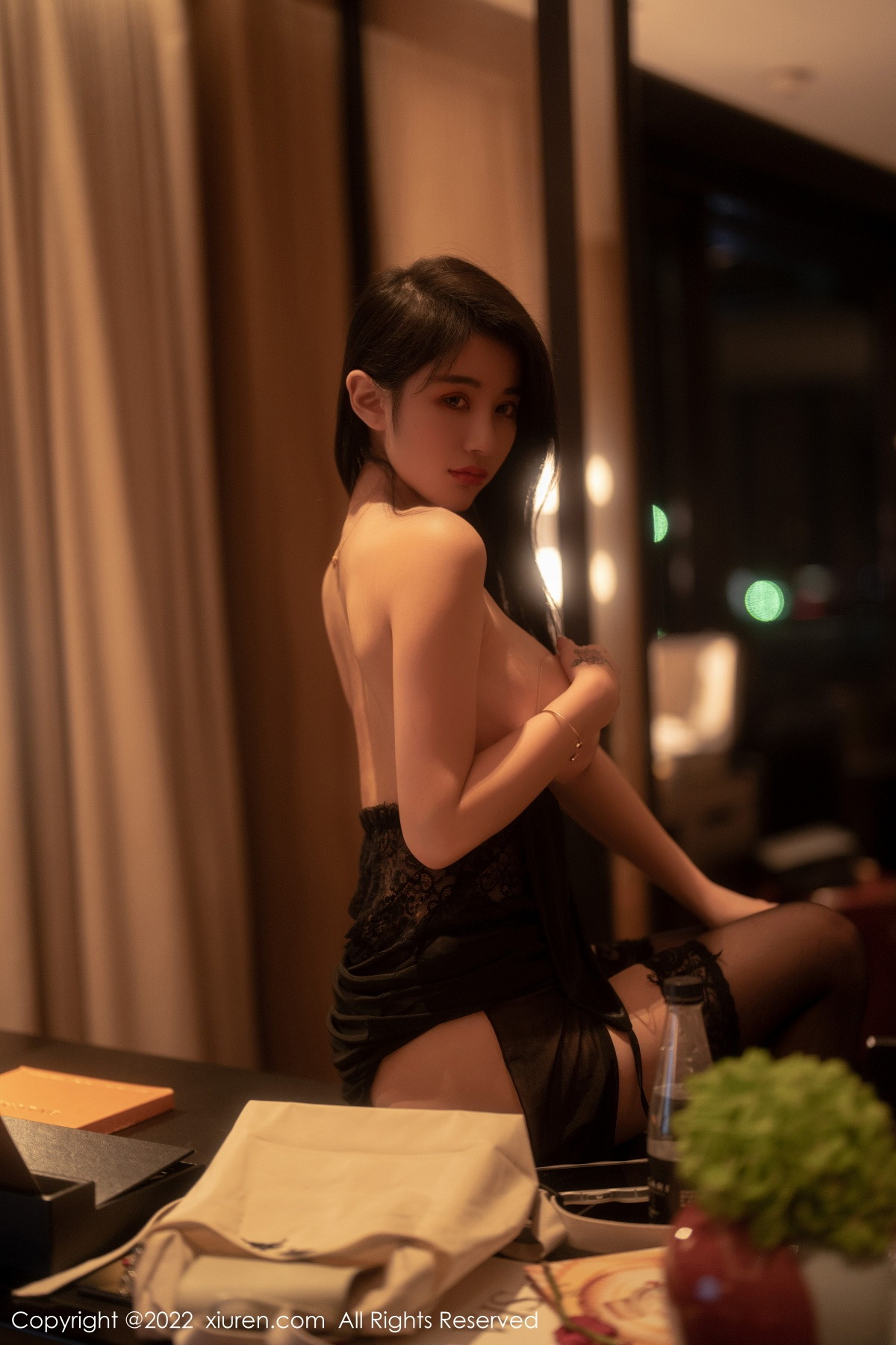 xgyw.top_[XiuRen秀人网]No.5722_模特美七Mia西双版纳旅拍黑色网纱连衣裙配黑丝袜丰满诱惑写真68P