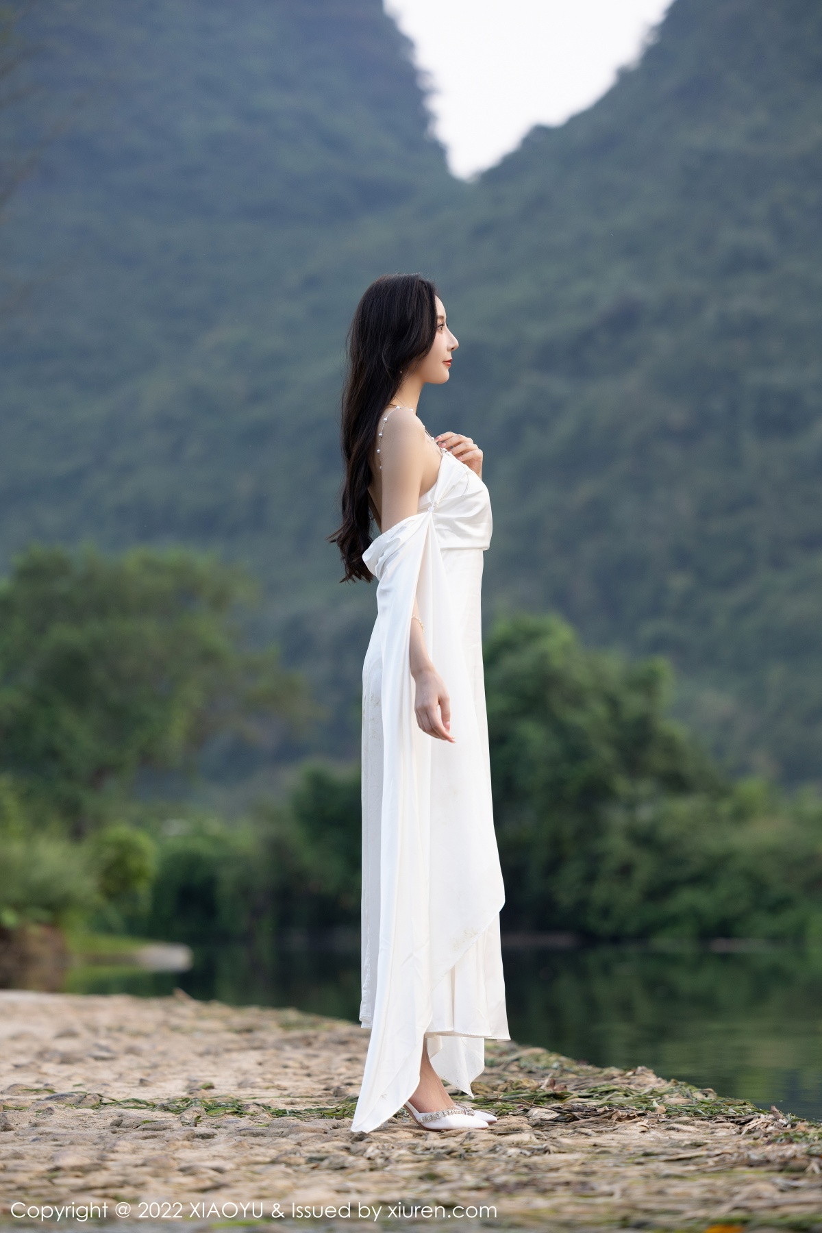 xgyw.top_[XiaoYu画语界]Vol.884_女神王馨瑶yanni杭州旅拍户外白色蕾丝内衣配白色丝袜诱惑写真87P