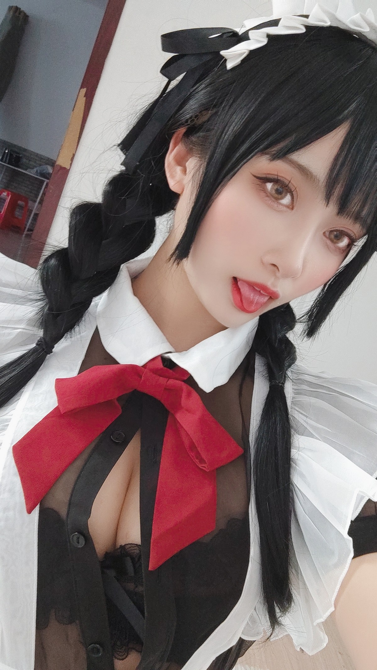 xgyw.top_动漫博主洛璃LoLiSAMA黑丝女仆主题性感女仆装配超薄无内黑丝秀翘臀诱惑写真93P