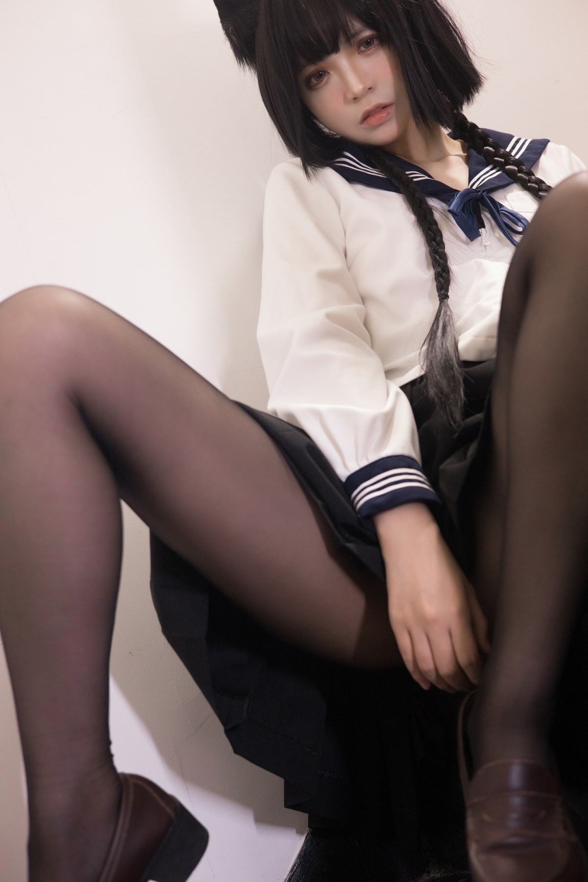 xgyw.top_网络美女疯猫ss制服少女主题私房性感学生制服配超薄黑丝秀翘臀美腿诱惑写真80P