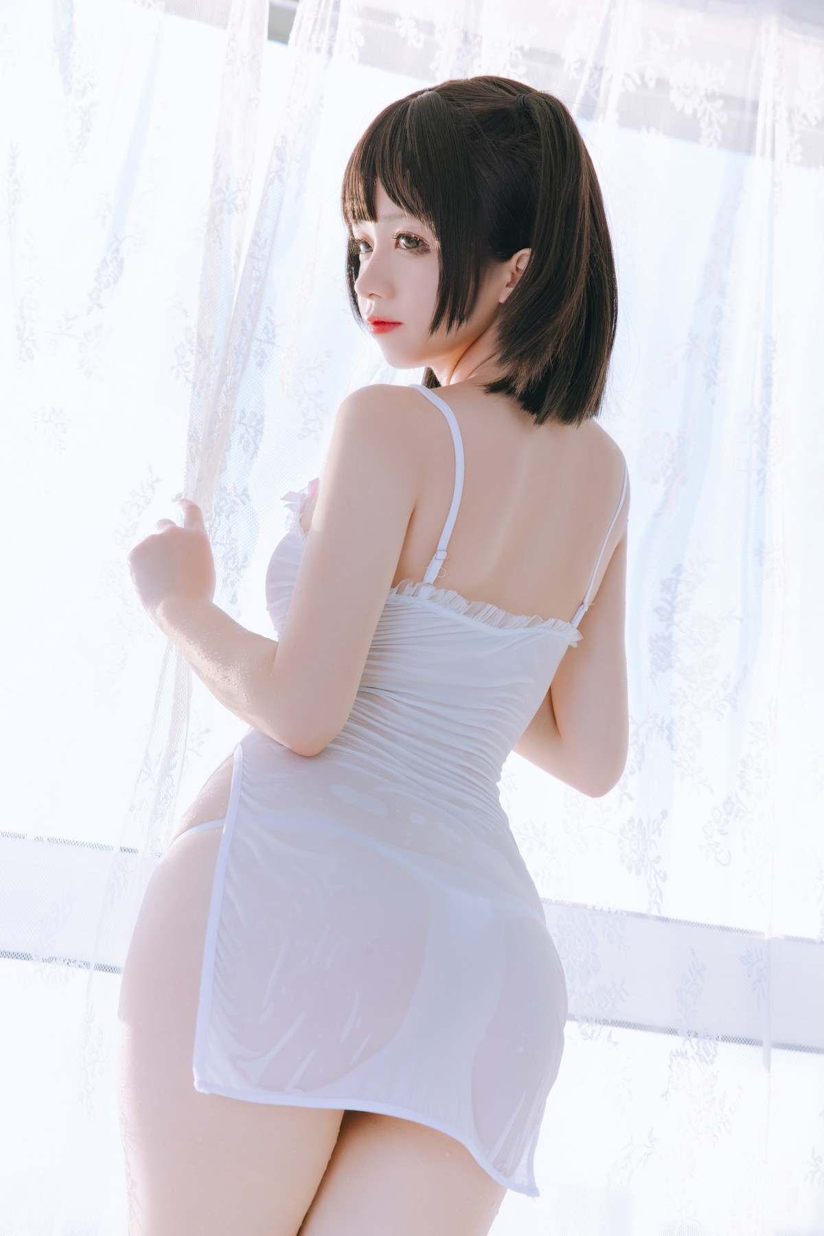 xgyw.top_Cosplay美女日奈娇湿身小白裙主题性感白色吊带配丁字裤秀丰乳肥臀诱惑写真91P