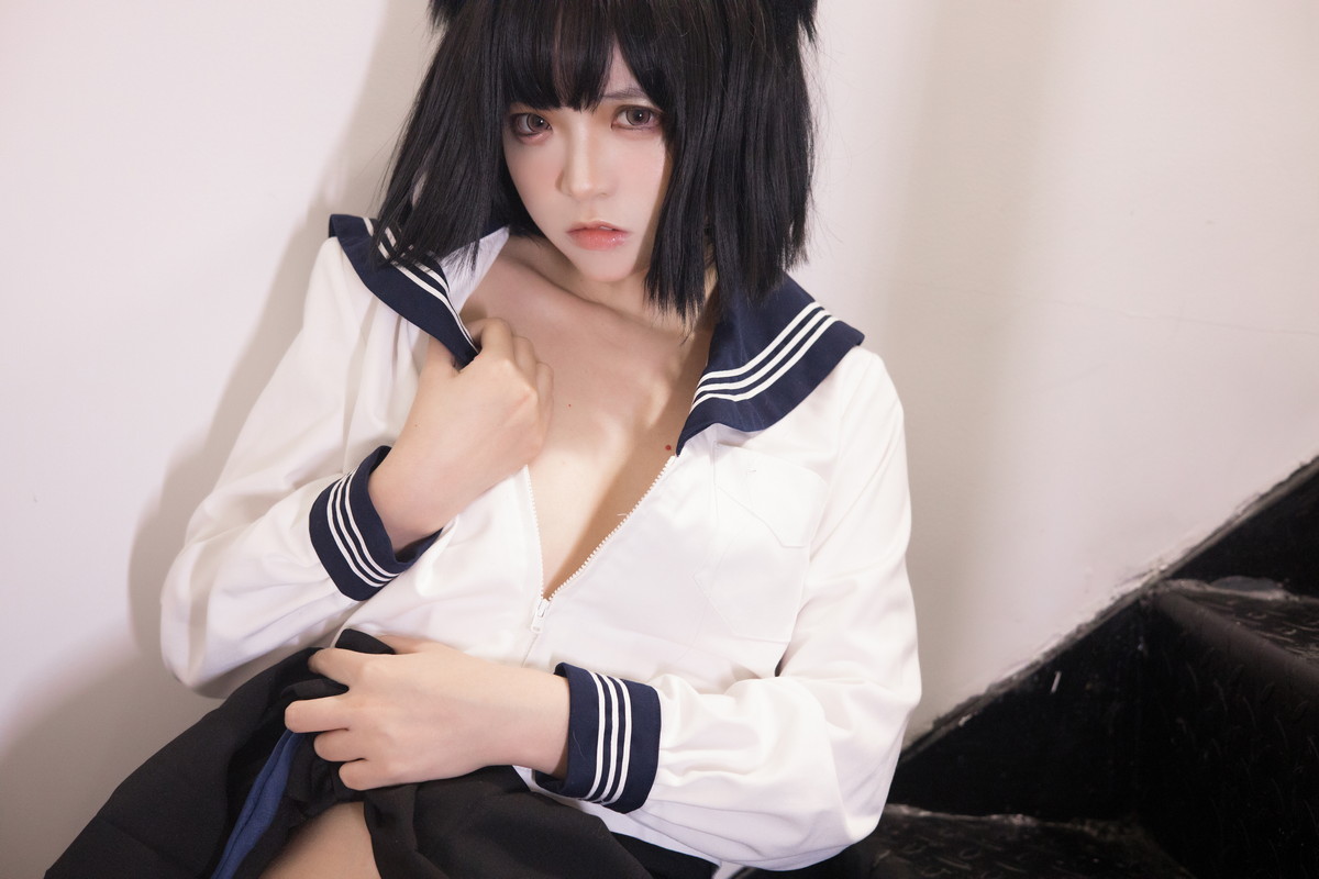 xgyw.top_网络美女疯猫ss制服少女主题私房性感学生制服配超薄黑丝秀翘臀美腿诱惑写真80P