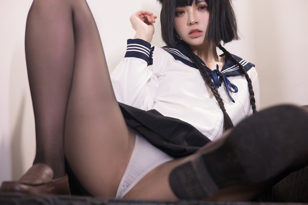 xgyw.top_网络美女疯猫ss制服少女主题私房性感学生制服配超薄黑丝秀翘臀美腿诱惑写真80P
