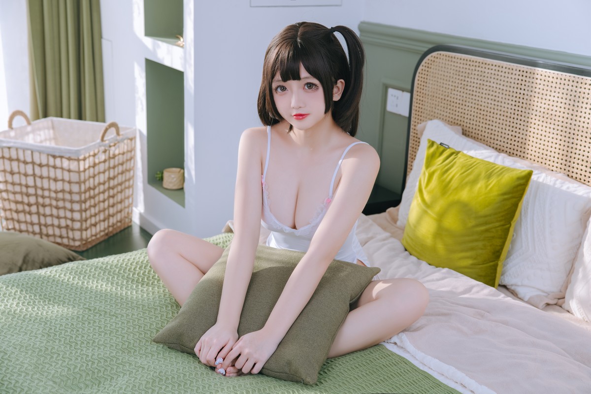 xgyw.top_Cosplay美女日奈娇湿身小白裙主题性感白色吊带配丁字裤秀丰乳肥臀诱惑写真91P