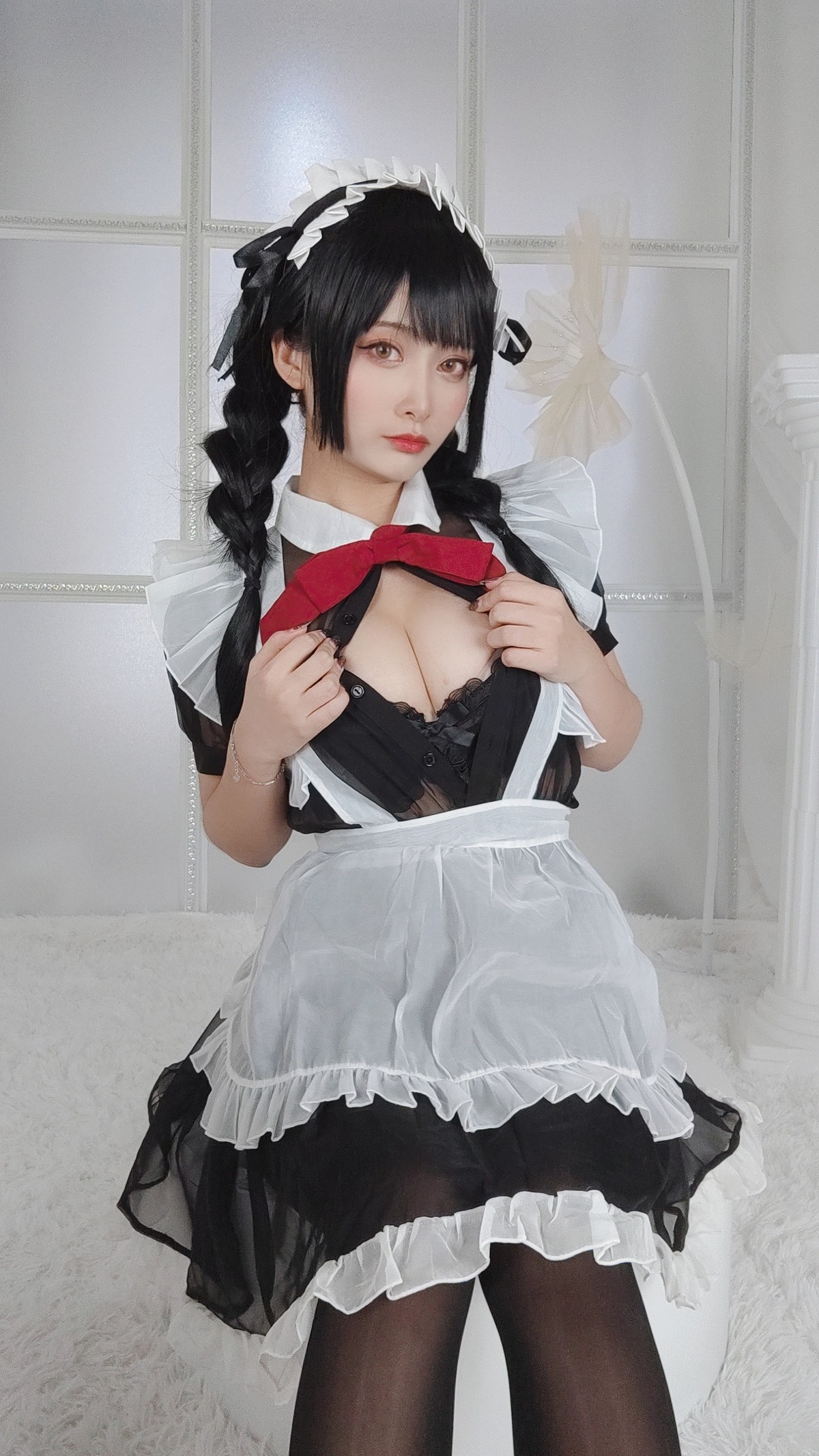 xgyw.top_动漫博主洛璃LoLiSAMA黑丝女仆主题性感女仆装配超薄无内黑丝秀翘臀诱惑写真93P