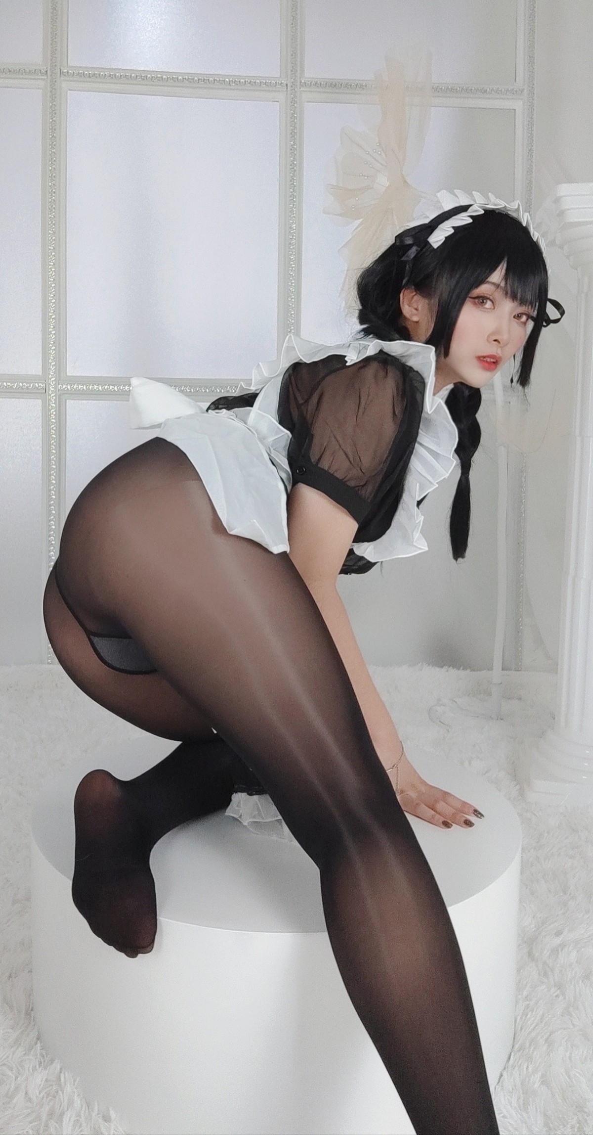 xgyw.top_动漫博主洛璃LoLiSAMA黑丝女仆主题性感女仆装配超薄无内黑丝秀翘臀诱惑写真93P