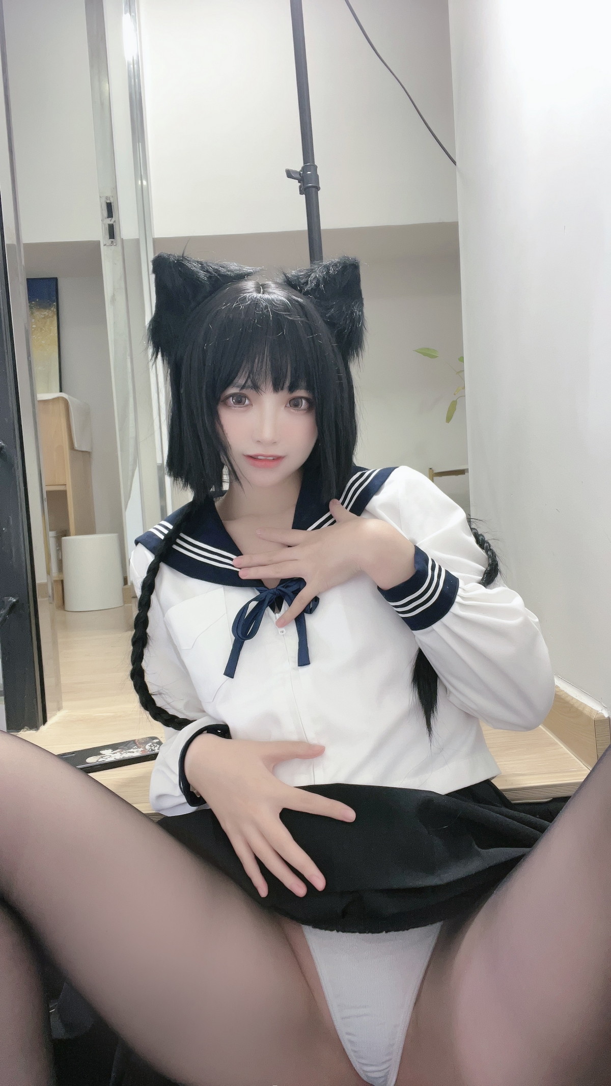 xgyw.top_网络美女疯猫ss制服少女主题私房性感学生制服配超薄黑丝秀翘臀美腿诱惑写真80P