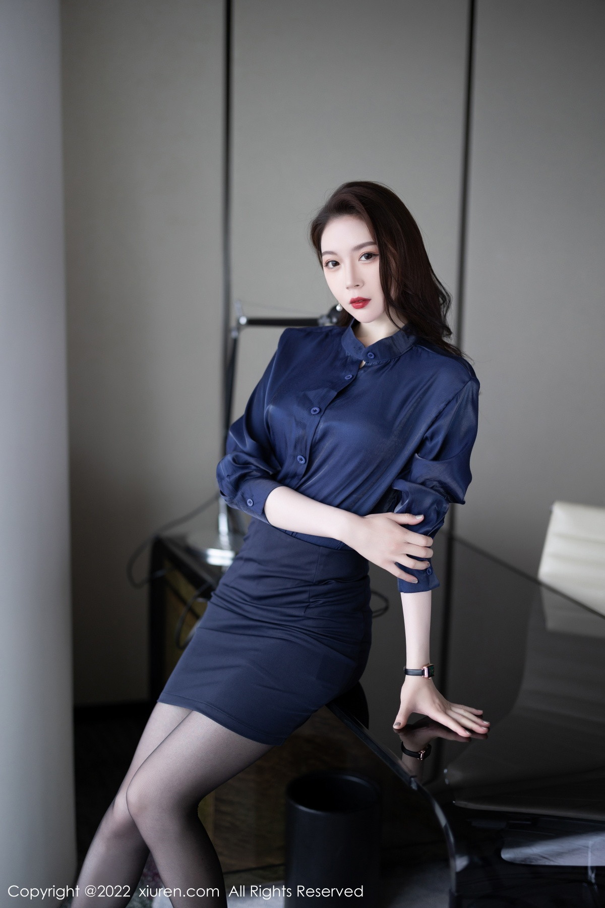 xgyw.top_XiuRen第5729_模特梦心玥心愿旅拍脱深蓝上衣露性感内衣配超薄黑丝诱惑写真91P