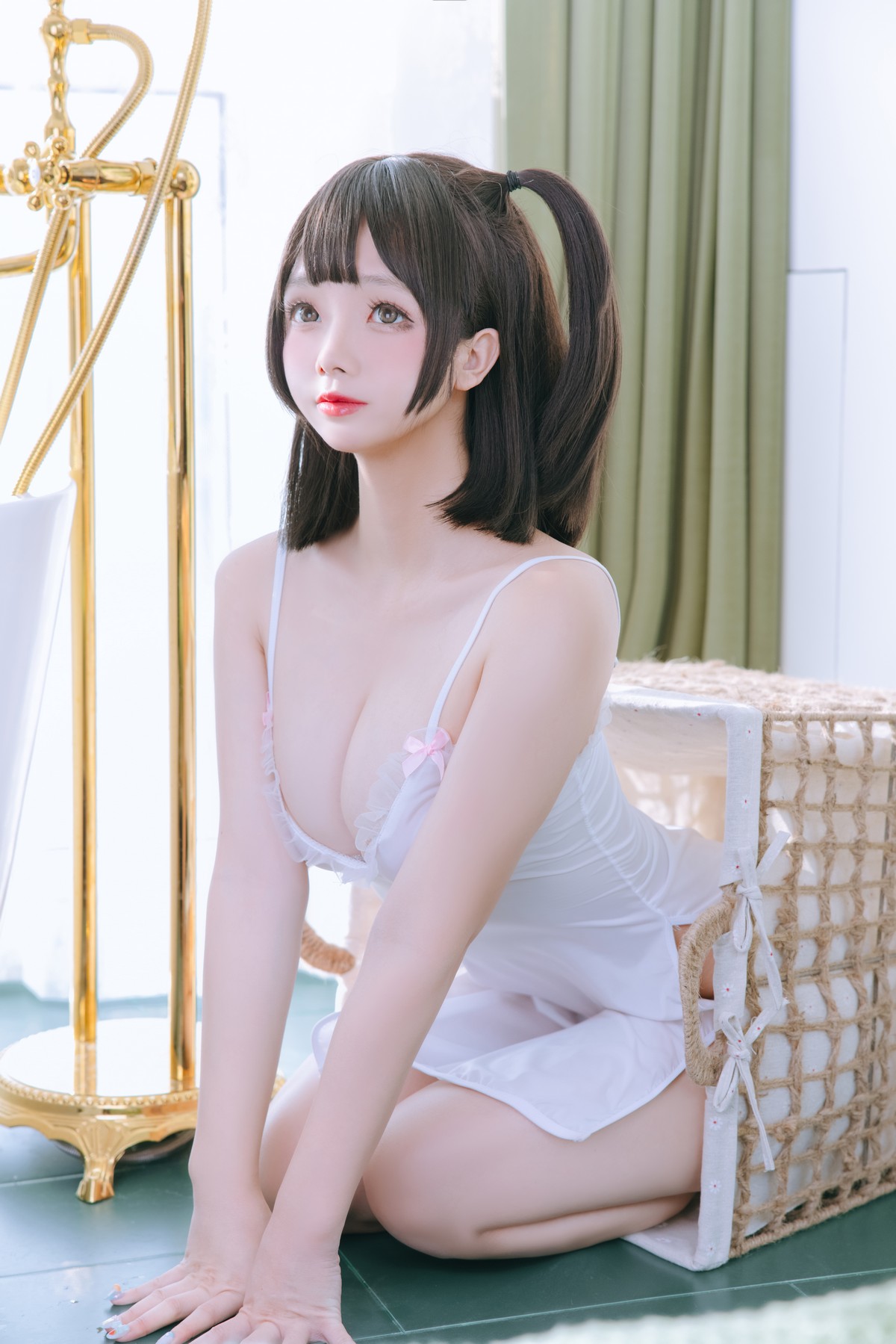 xgyw.top_Cosplay美女日奈娇湿身小白裙主题性感白色吊带配丁字裤秀丰乳肥臀诱惑写真91P
