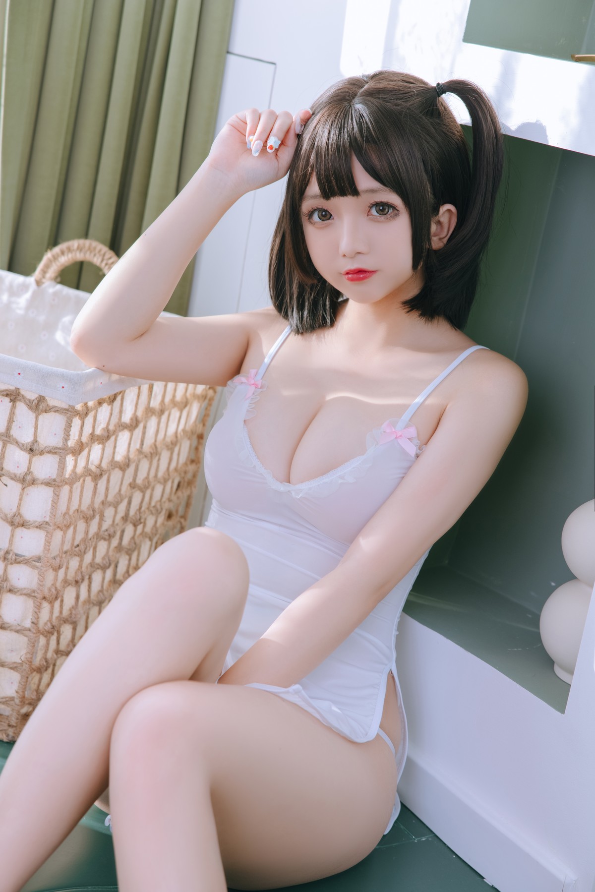 xgyw.top_Cosplay美女日奈娇湿身小白裙主题性感白色吊带配丁字裤秀丰乳肥臀诱惑写真91P